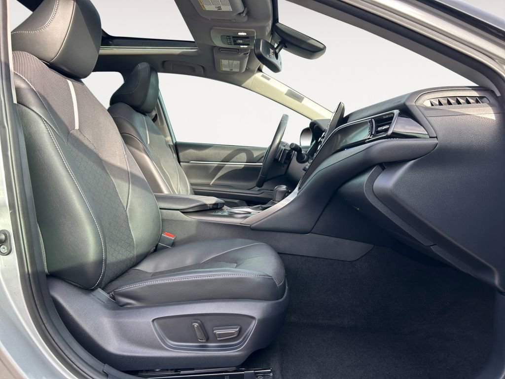 Used 2022 Toyota Camry XSE w/ Navigation Package image 10