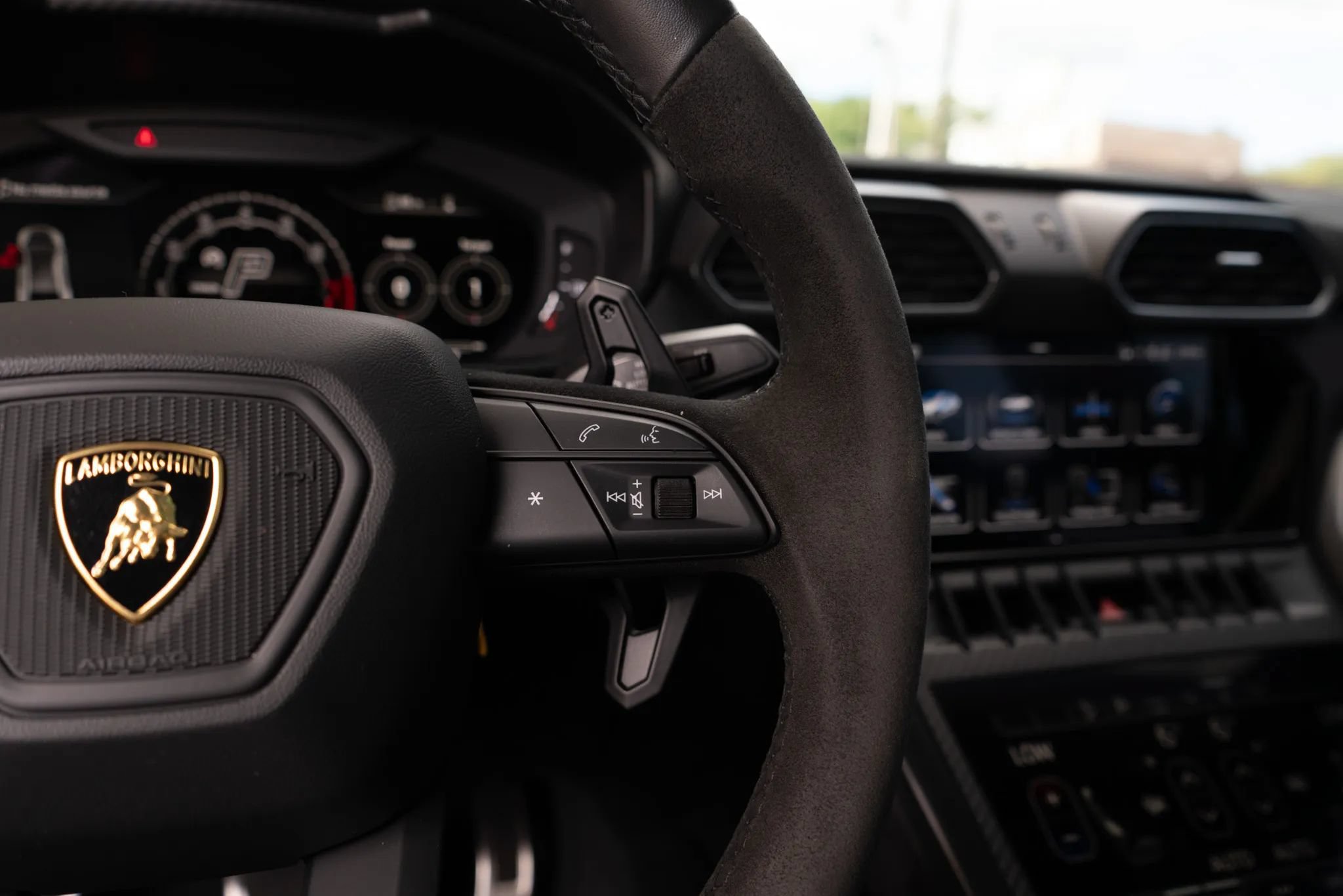 Used 2024 Lamborghini Urus Performante AWD/4WD image 19