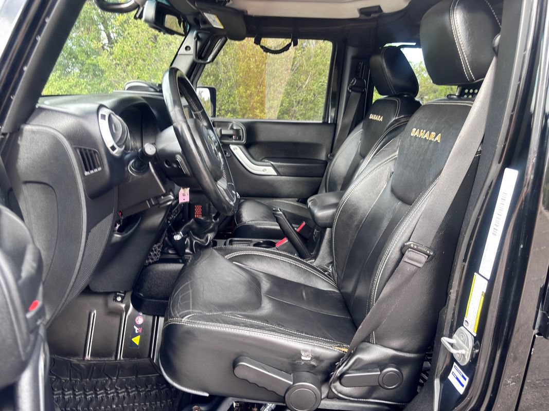 Used 2013 Jeep Wrangler Unlimited Sahara w/ Dual Top Group AWD/4WD image 22