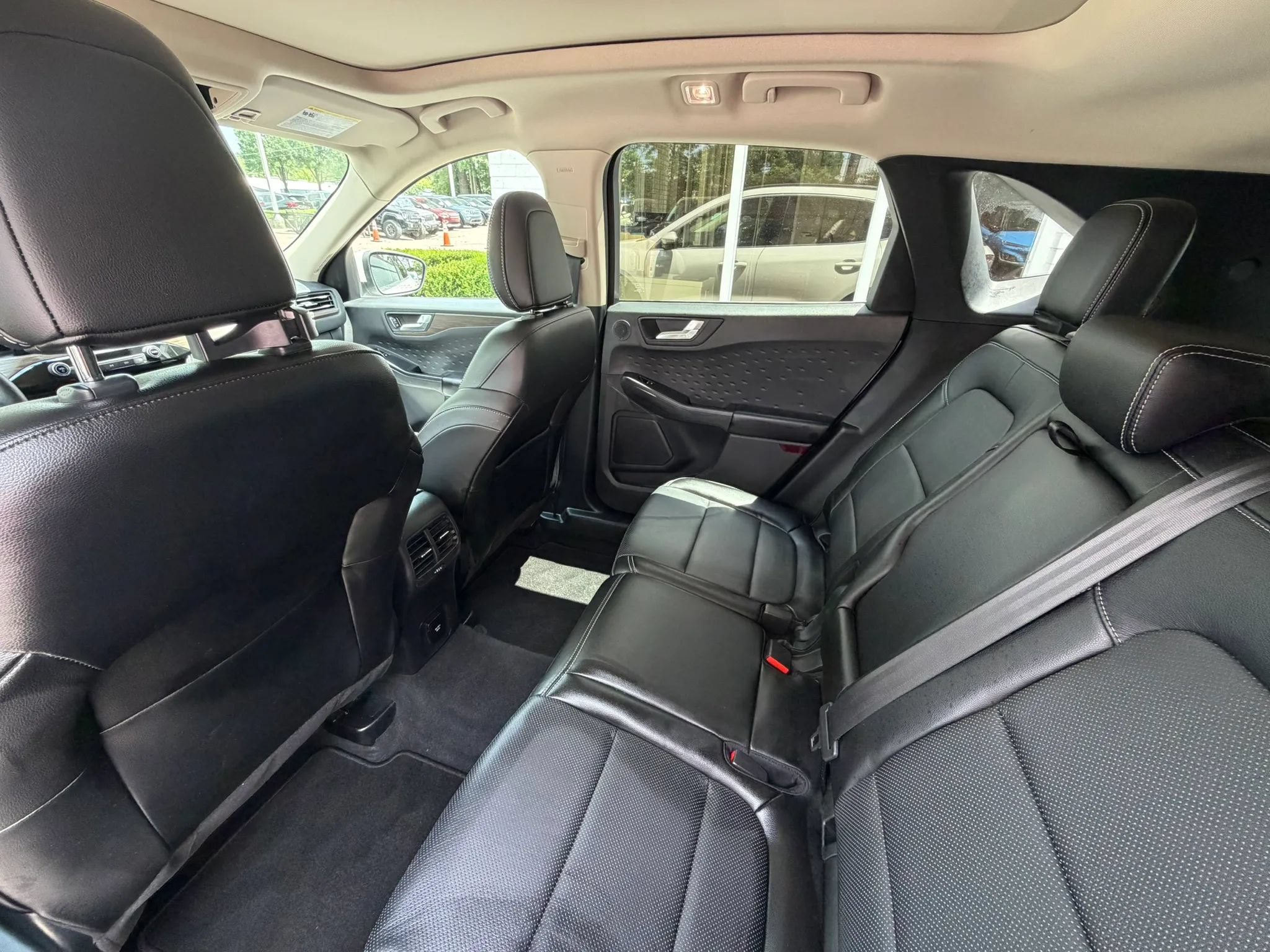 Used 2020 Ford Escape Titanium w/ Titanium Premium Package 2.0 AWD/4WD image 18