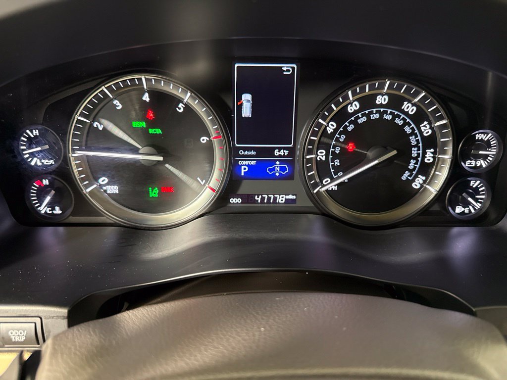 Used 2019 Lexus LX 570 4WD w/ Luxury Package image 18
