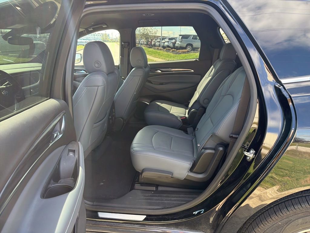 Used 2023 Buick Enclave Essence image 7