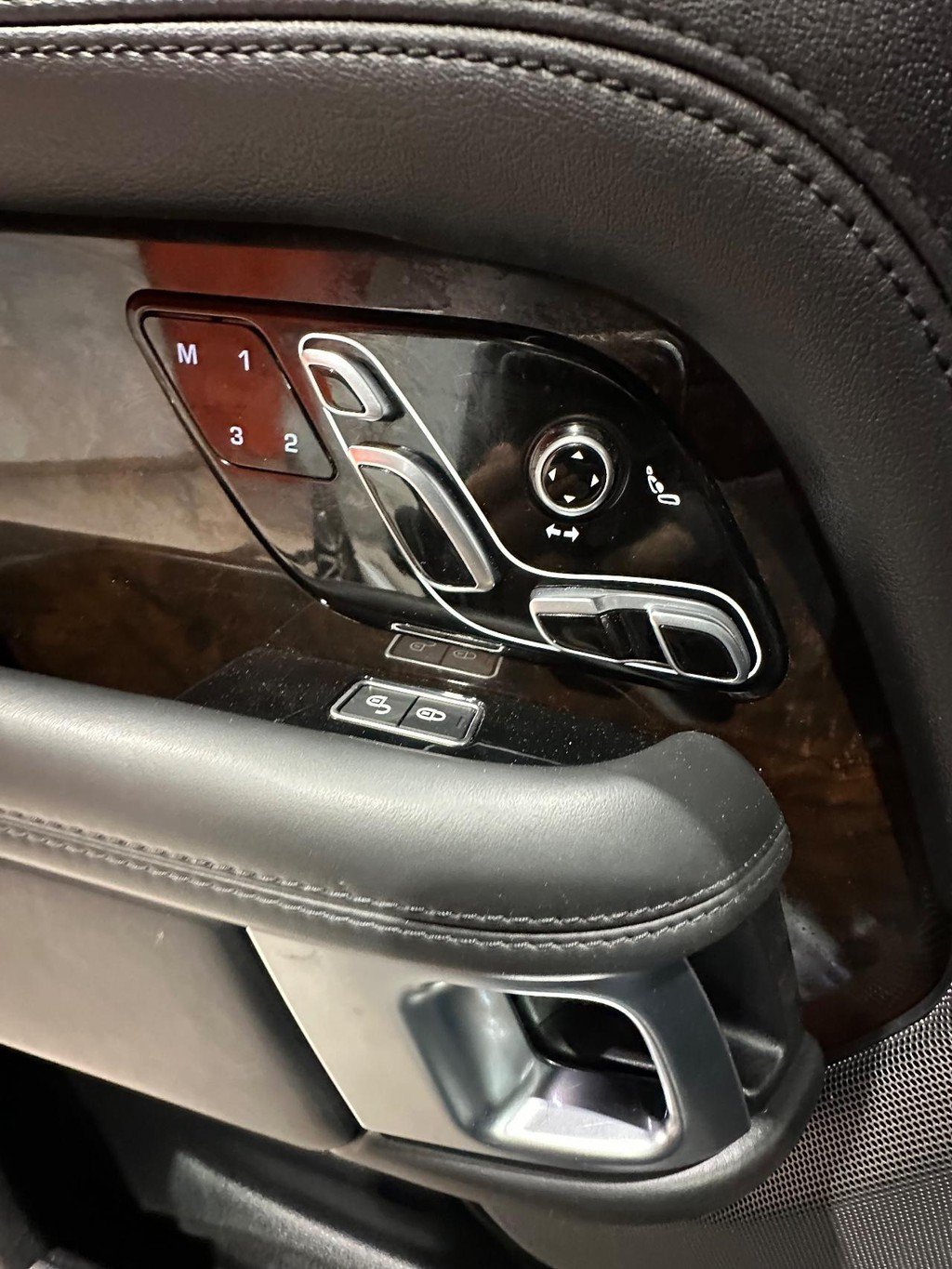 Used 2019 Land Rover Range Rover Long Wheelbase Supercharged AWD/4WD image 27