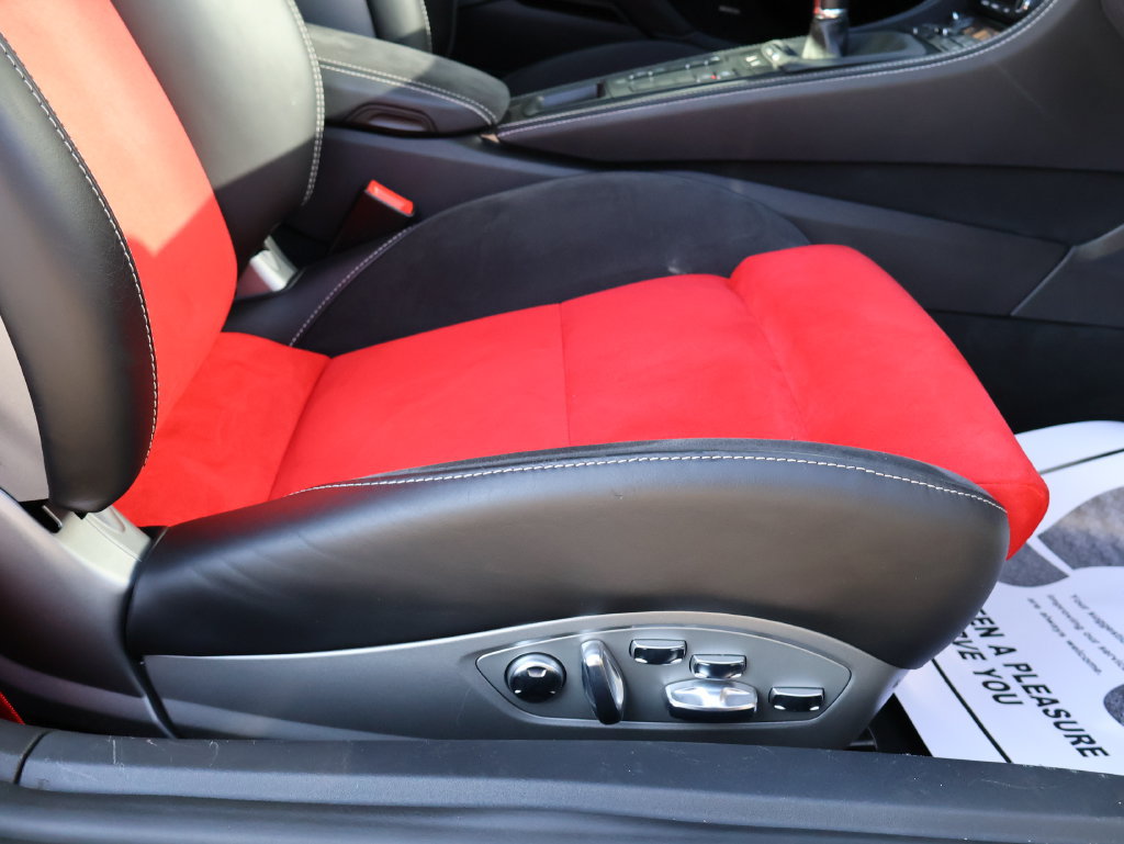 Used 2020 Porsche 718 Cayman GT4 RWD image 10
