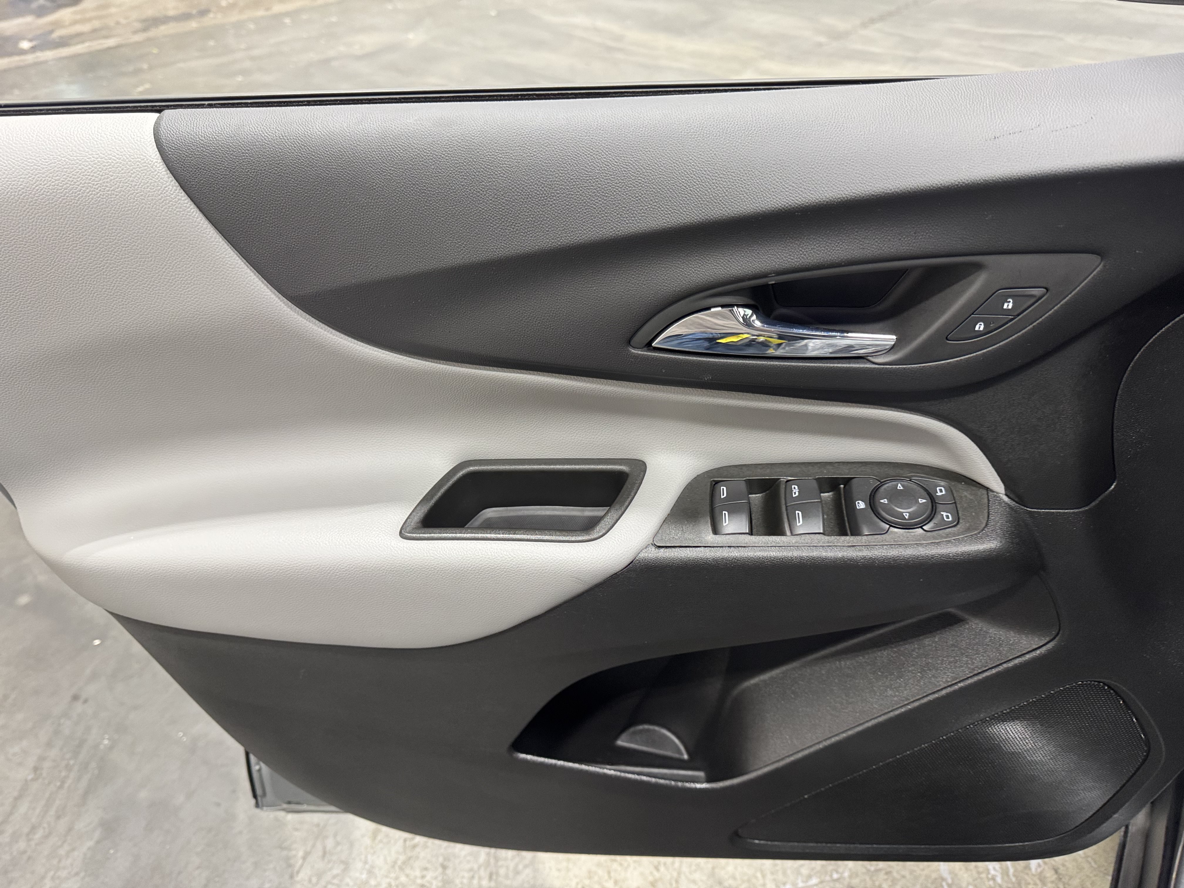Used 2023 Chevrolet Equinox LT AWD/4WD image 16