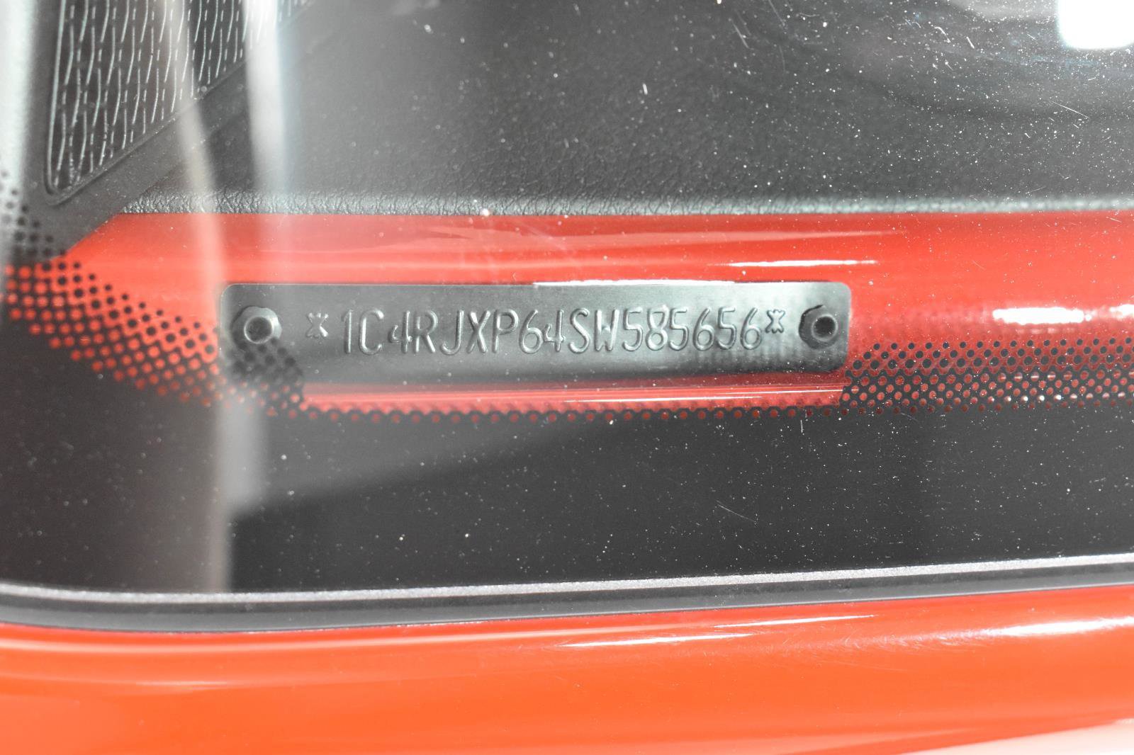 Used 2025 Jeep Wrangler Sahara image 34