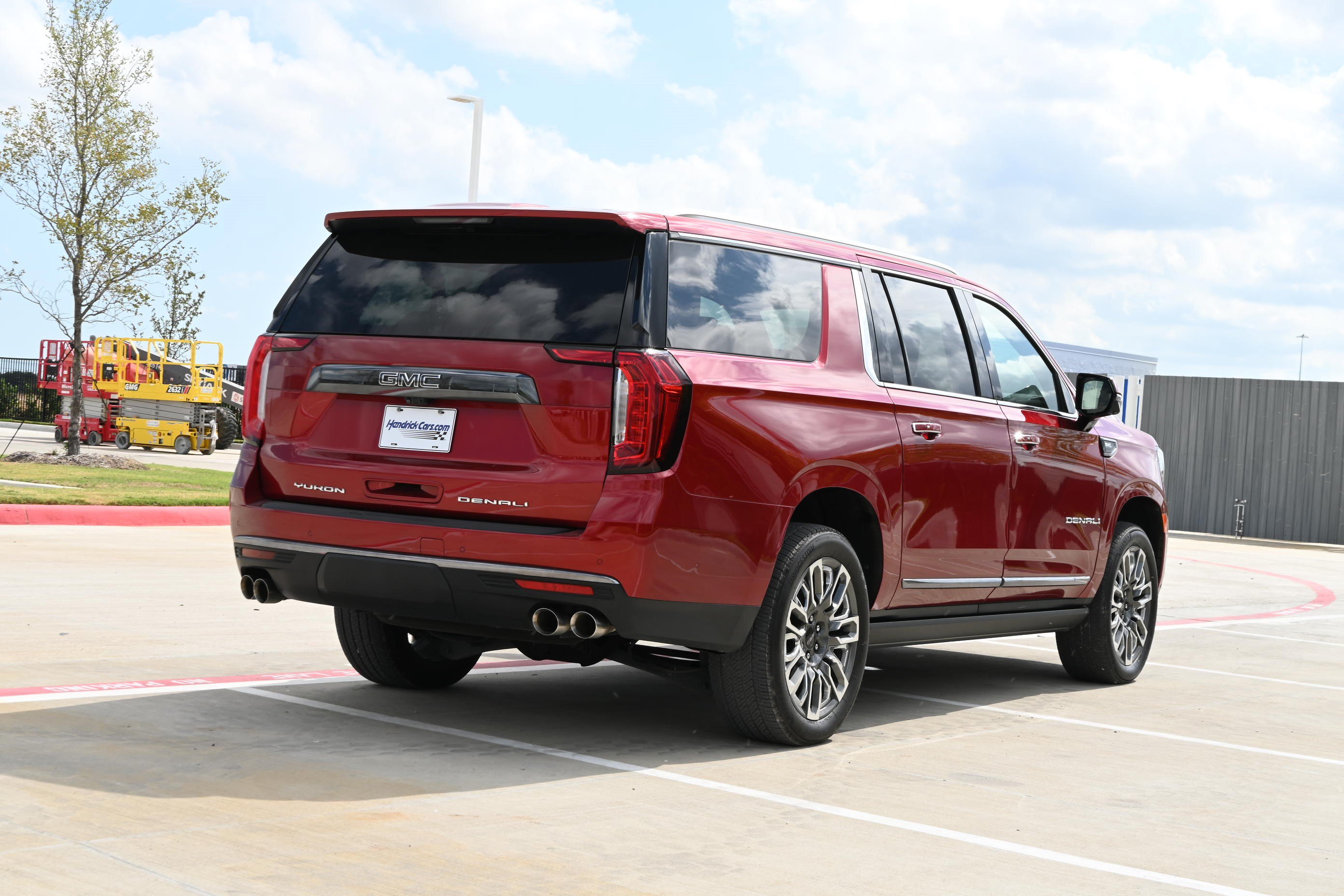 Used 2024 GMC Yukon XL Denali Ultimate AWD/4WD image 9