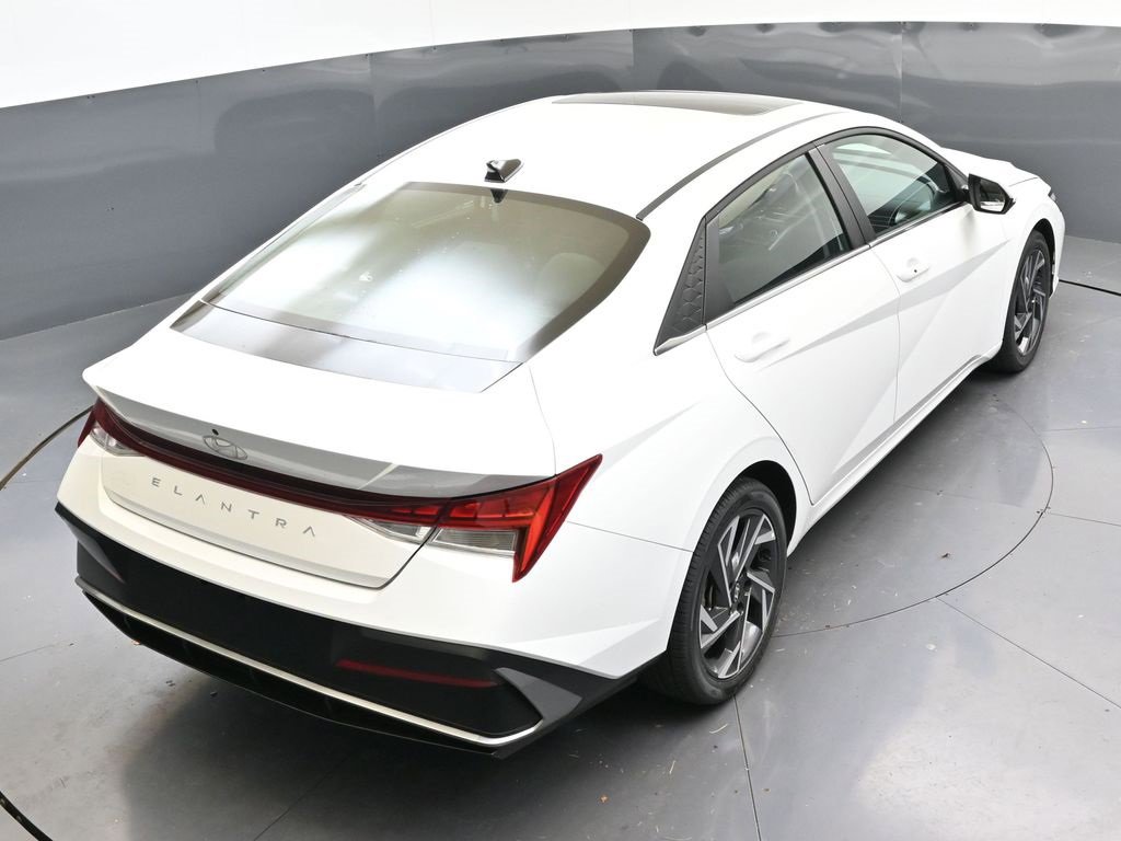 Certified 2025 Hyundai Elantra SEL w/ Cargo Package image 49