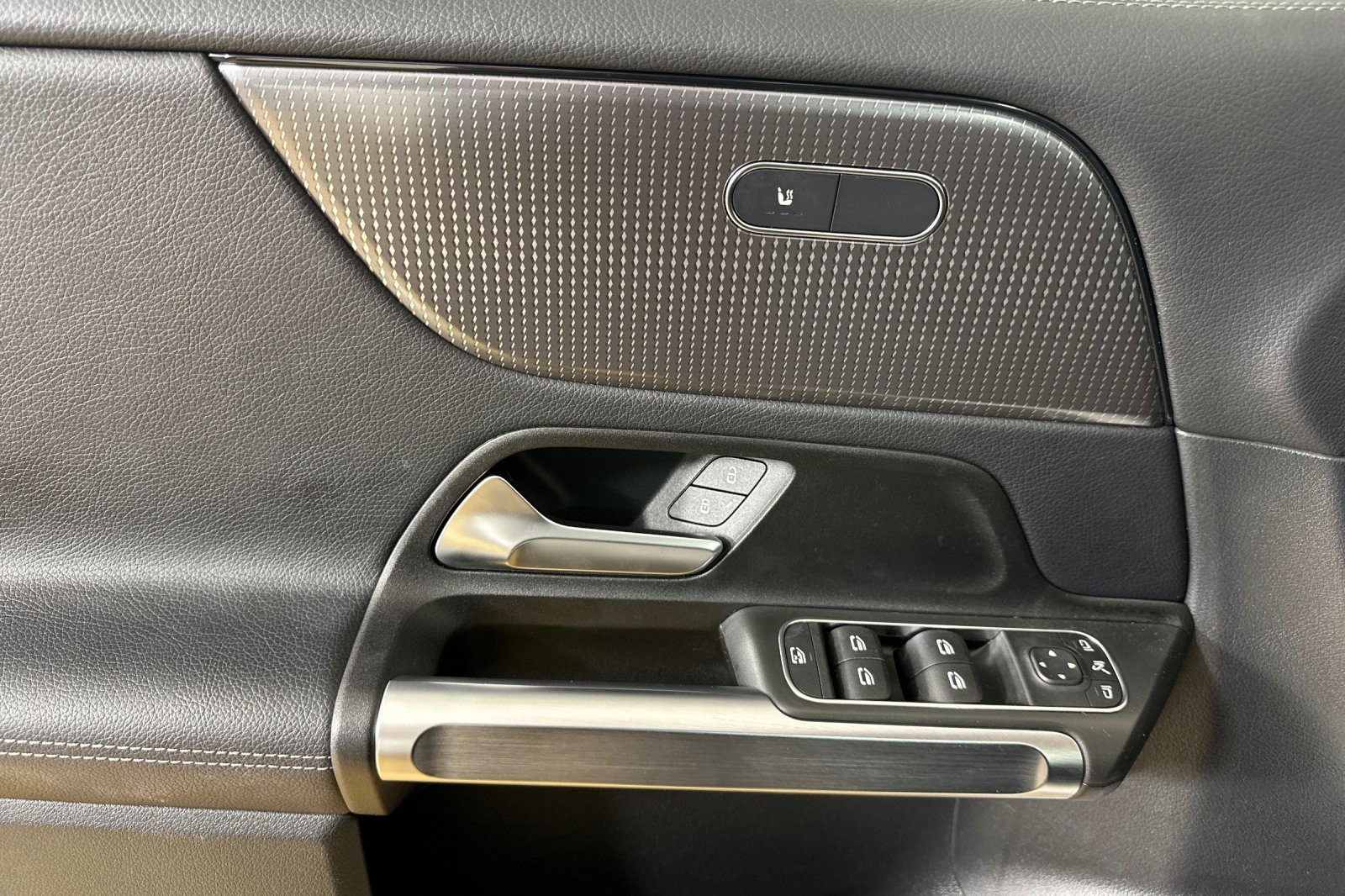 Used 2022 Mercedes-Benz GLB 250 image 10
