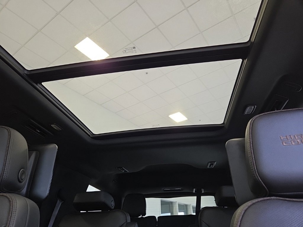 Used 2021 Chevrolet Tahoe High Country image 13