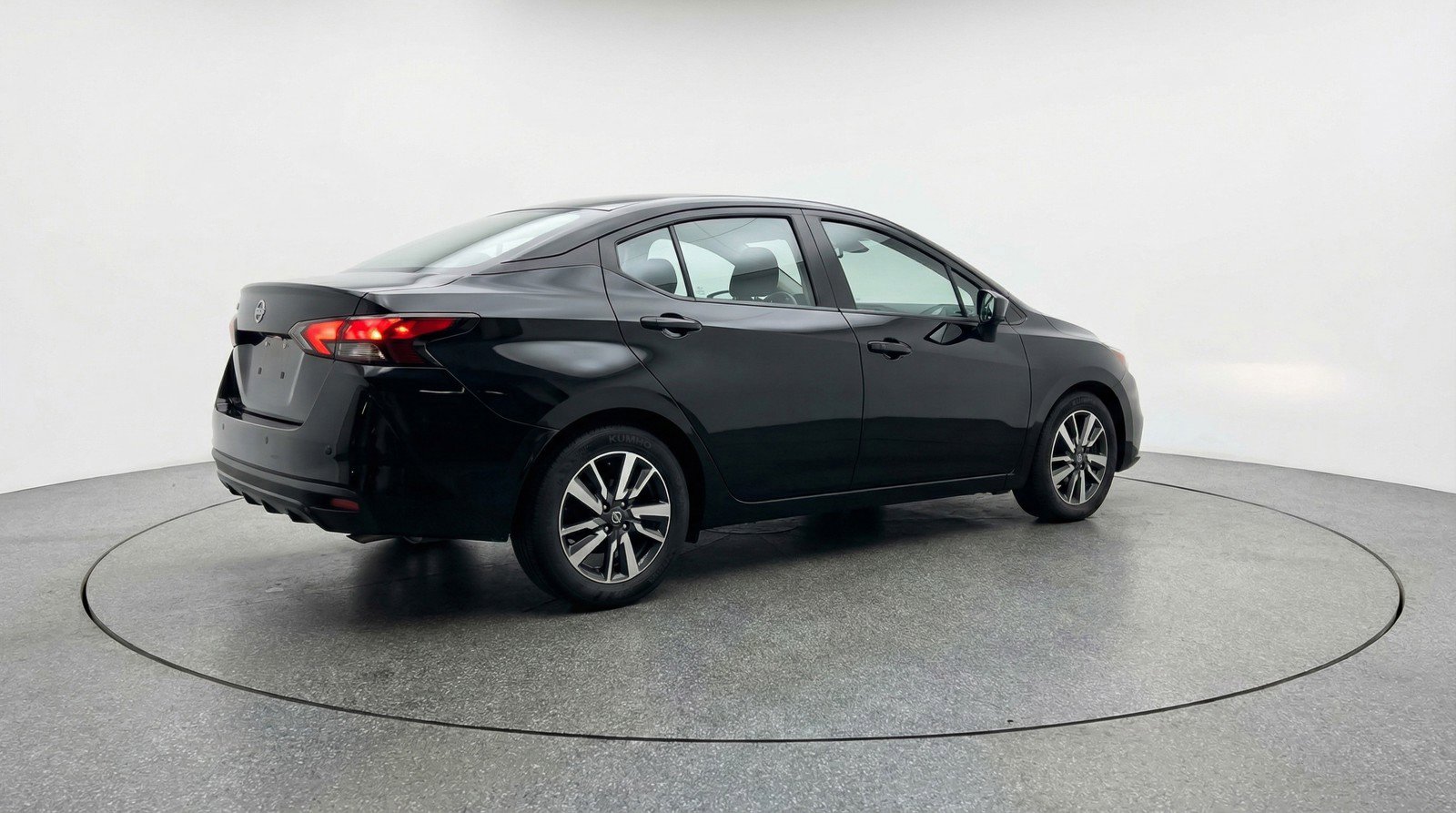 Used 2025 Nissan Versa SV FWD image 9