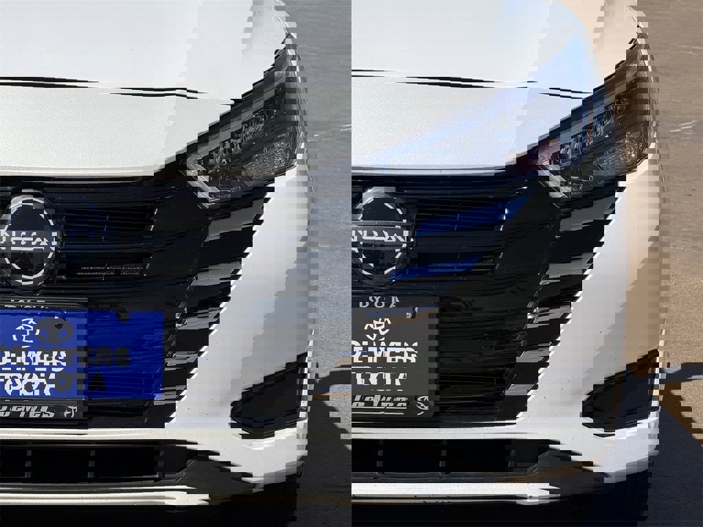 Used 2025 Nissan Versa SV image 4