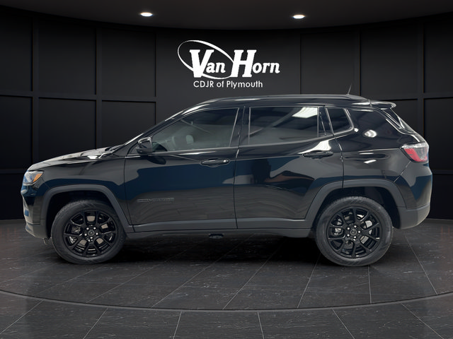 Used 2025 Jeep Compass Latitude w/ Altitude Special Edition AWD/4WD image 4