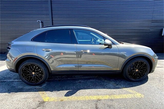 Used 2025 Porsche Macan 4 Electric image 11