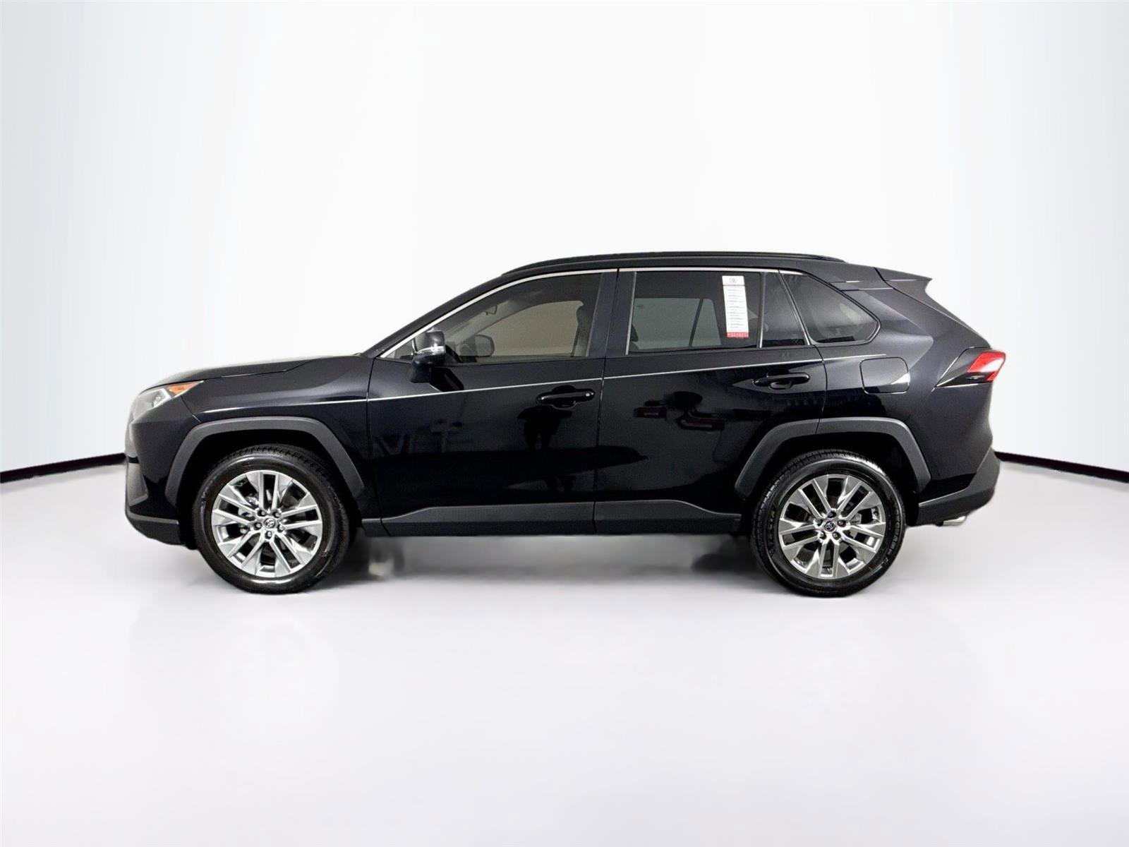 Used 2020 Toyota RAV4 XLE Premium FWD image 13