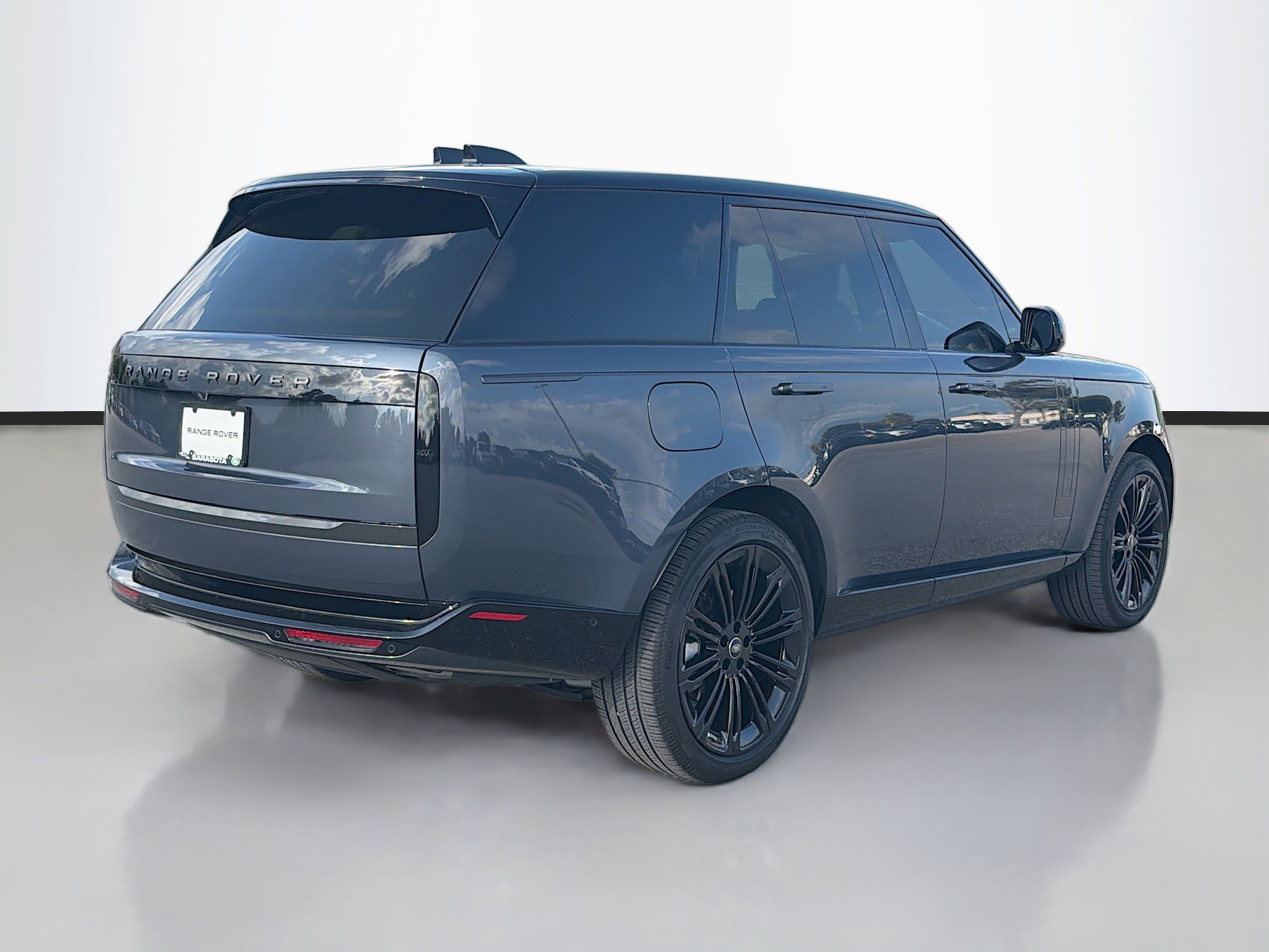 Used 2025 Land Rover Range Rover SE AWD/4WD image 5