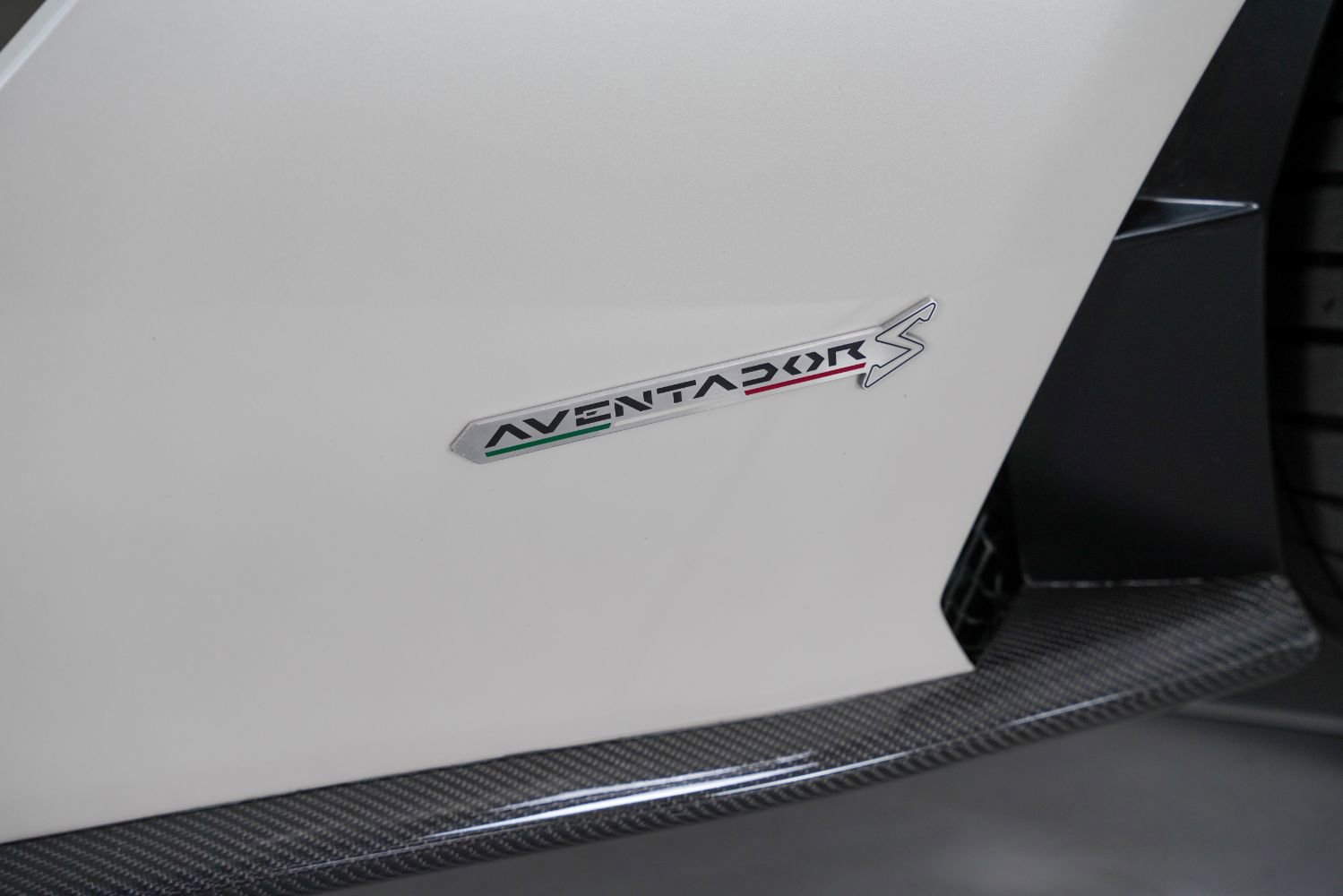 Used 2017 Lamborghini Aventador S image 23