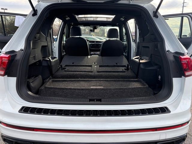 Used 2023 Volkswagen Tiguan SE R-Line FWD image 27
