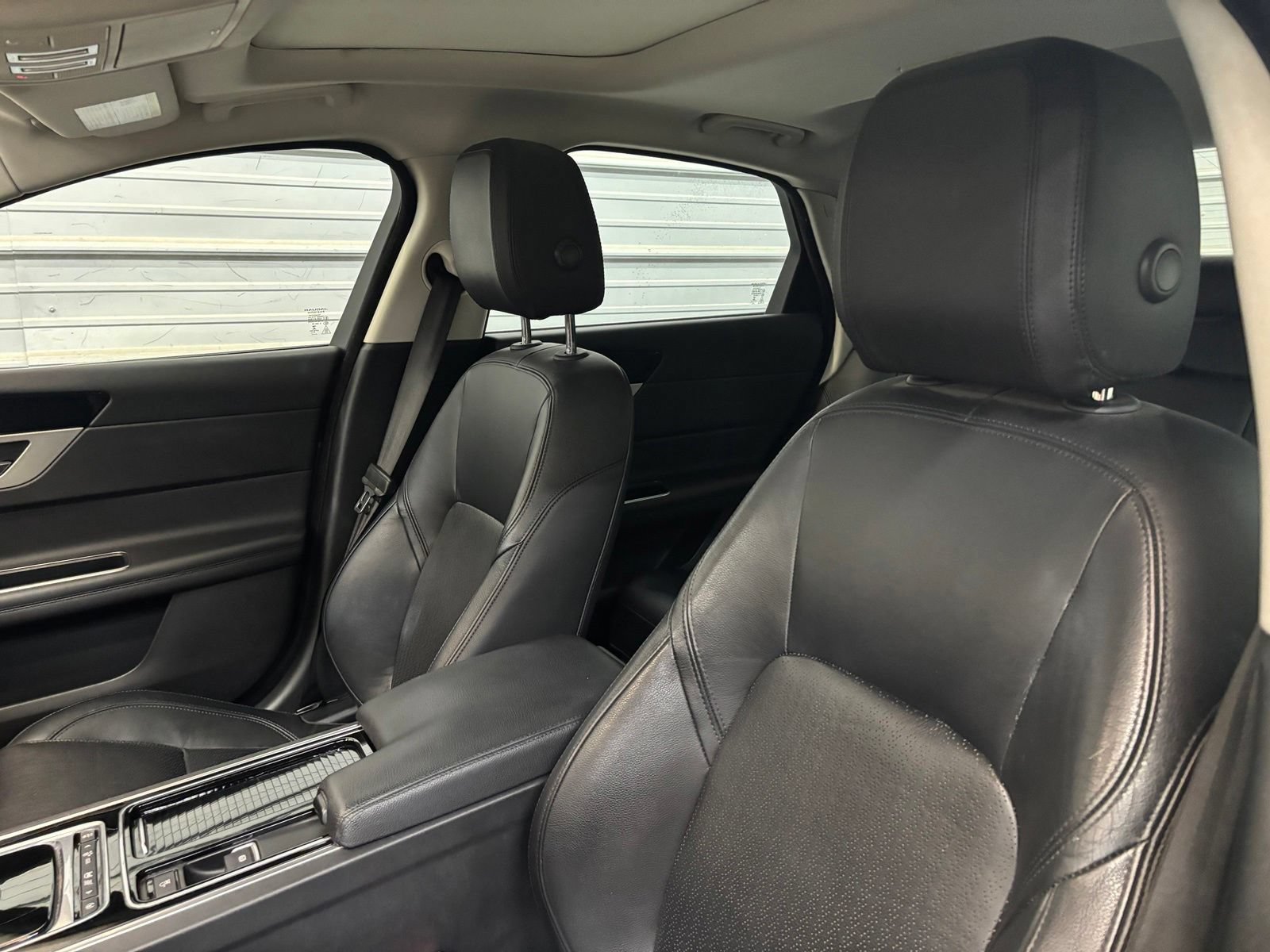 Used 2016 Jaguar XF Prestige AWD/4WD image 14