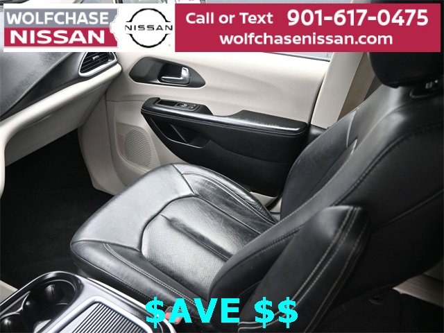 Used 2022 Chrysler Pacifica Touring-L image 11