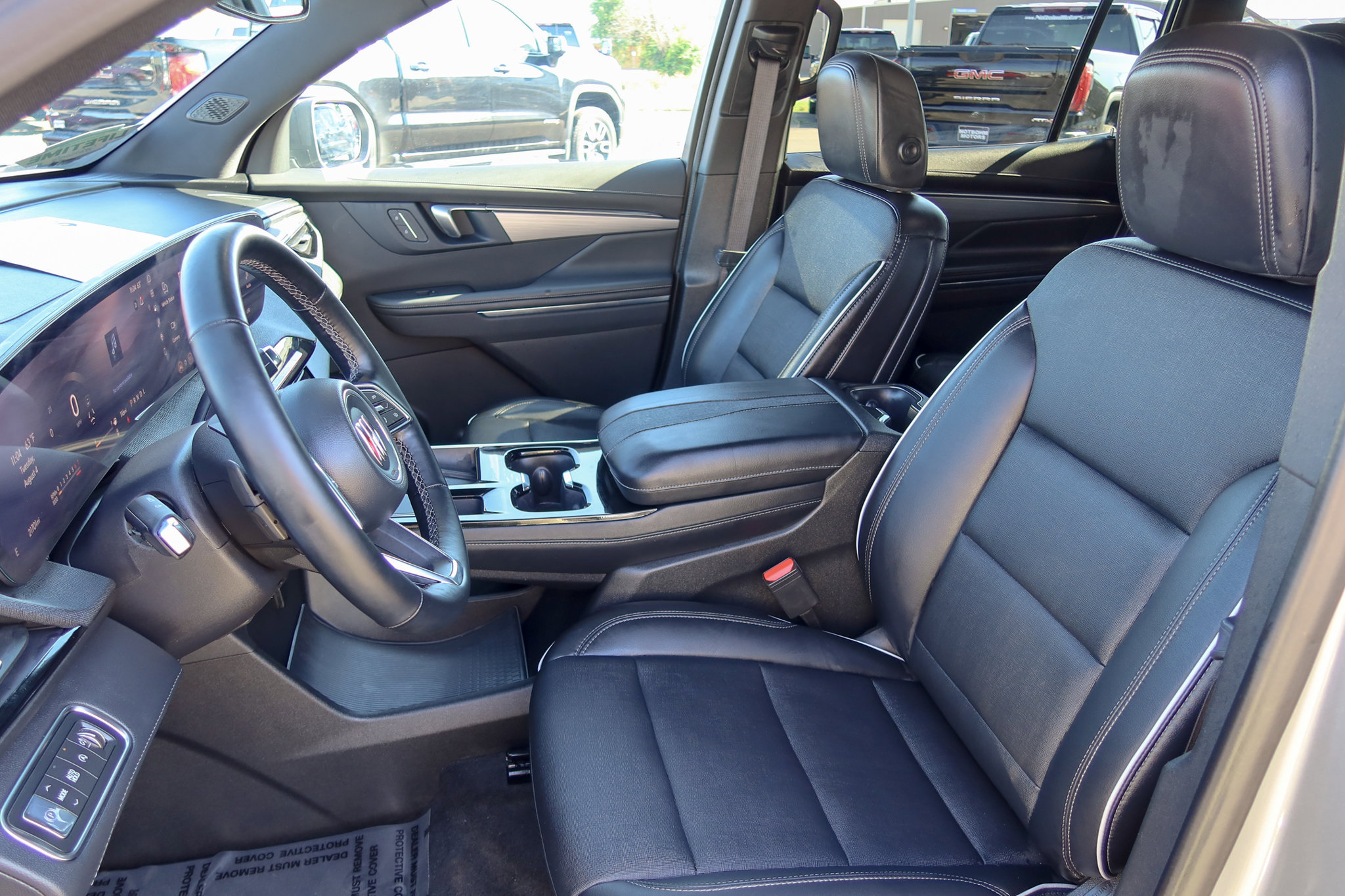 Used 2025 Buick Enclave Preferred FWD image 14
