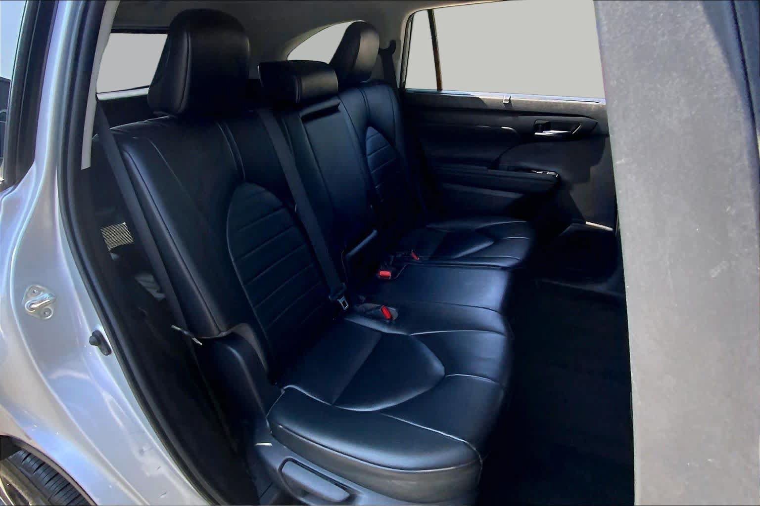 Used 2023 Toyota Highlander XLE AWD/4WD image 20