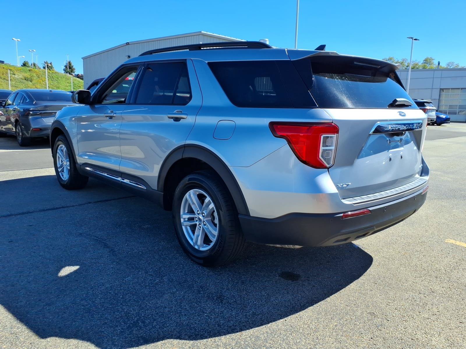 Used 2023 Ford Explorer XLT AWD/4WD image 4