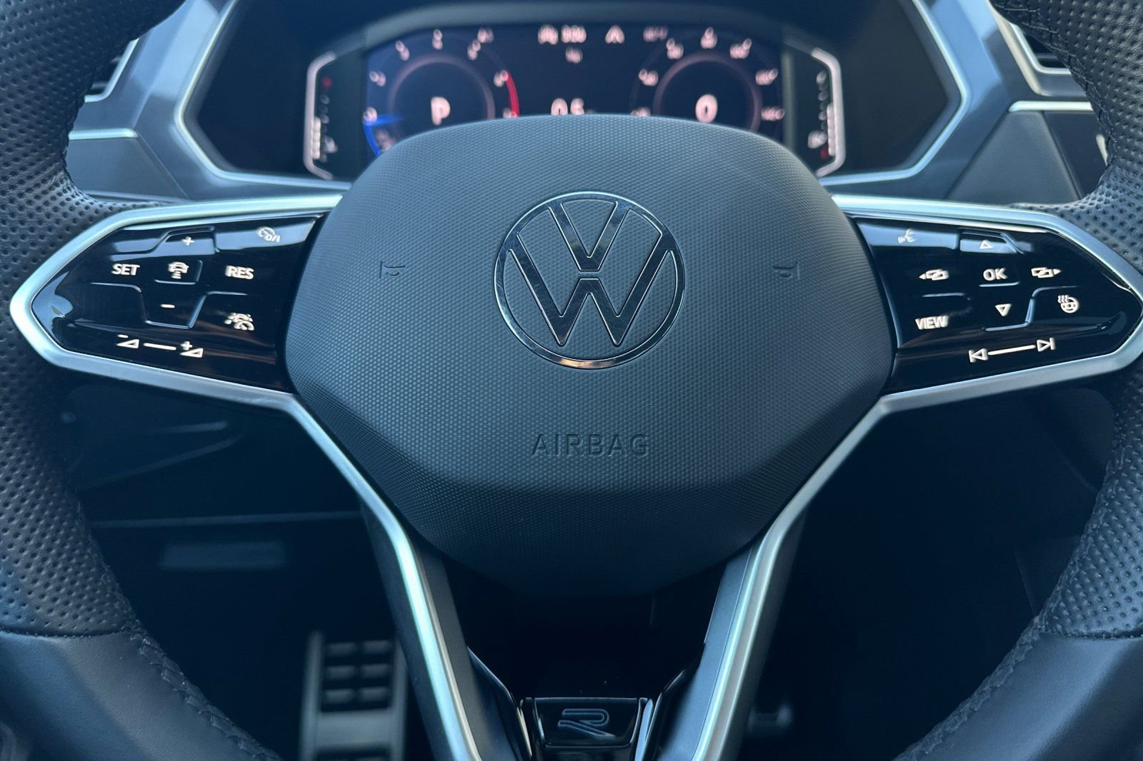 Certified 2024 Volkswagen Tiguan SEL R-Line image 23