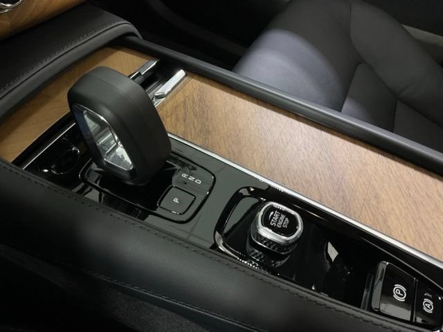 Certified 2025 Volvo XC90 B6 Plus w/ Protection Package Premier AWD/4WD image 22