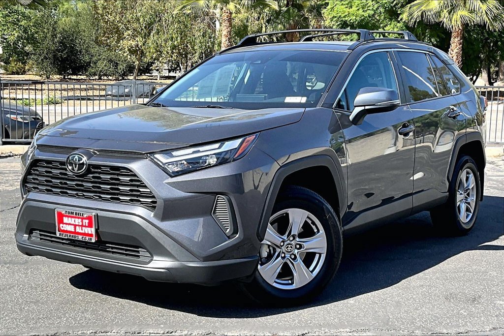 Used 2025 Toyota RAV4 XLE w/ Convenience Package FWD image 2