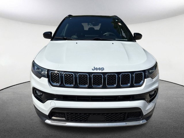 Used 2023 Jeep Compass Limited AWD/4WD image 3