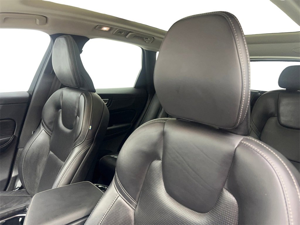 Used 2022 Volvo XC60 B5 Inscription w/ Protection Package Premier image 28