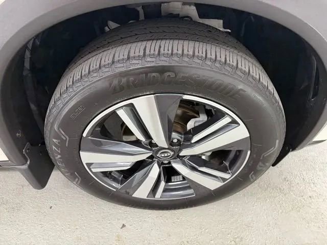 Used 2023 Nissan Rogue SL w/ SL Premium Package image 4