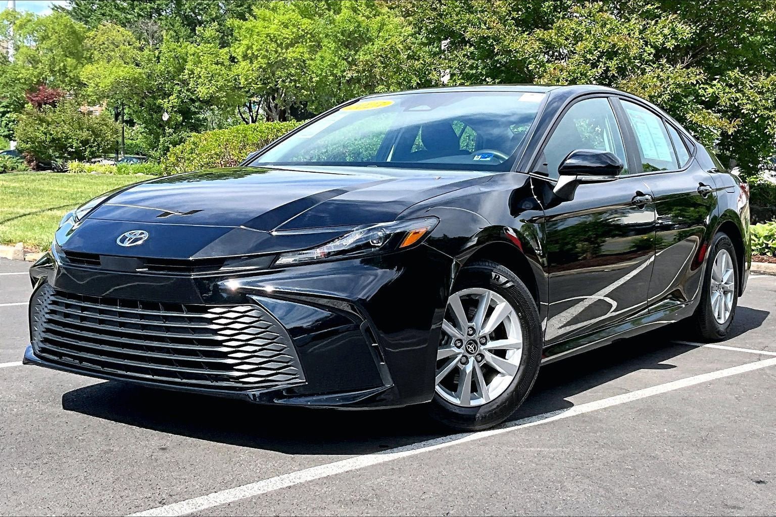 Used 2025 Toyota Camry LE FWD image 1