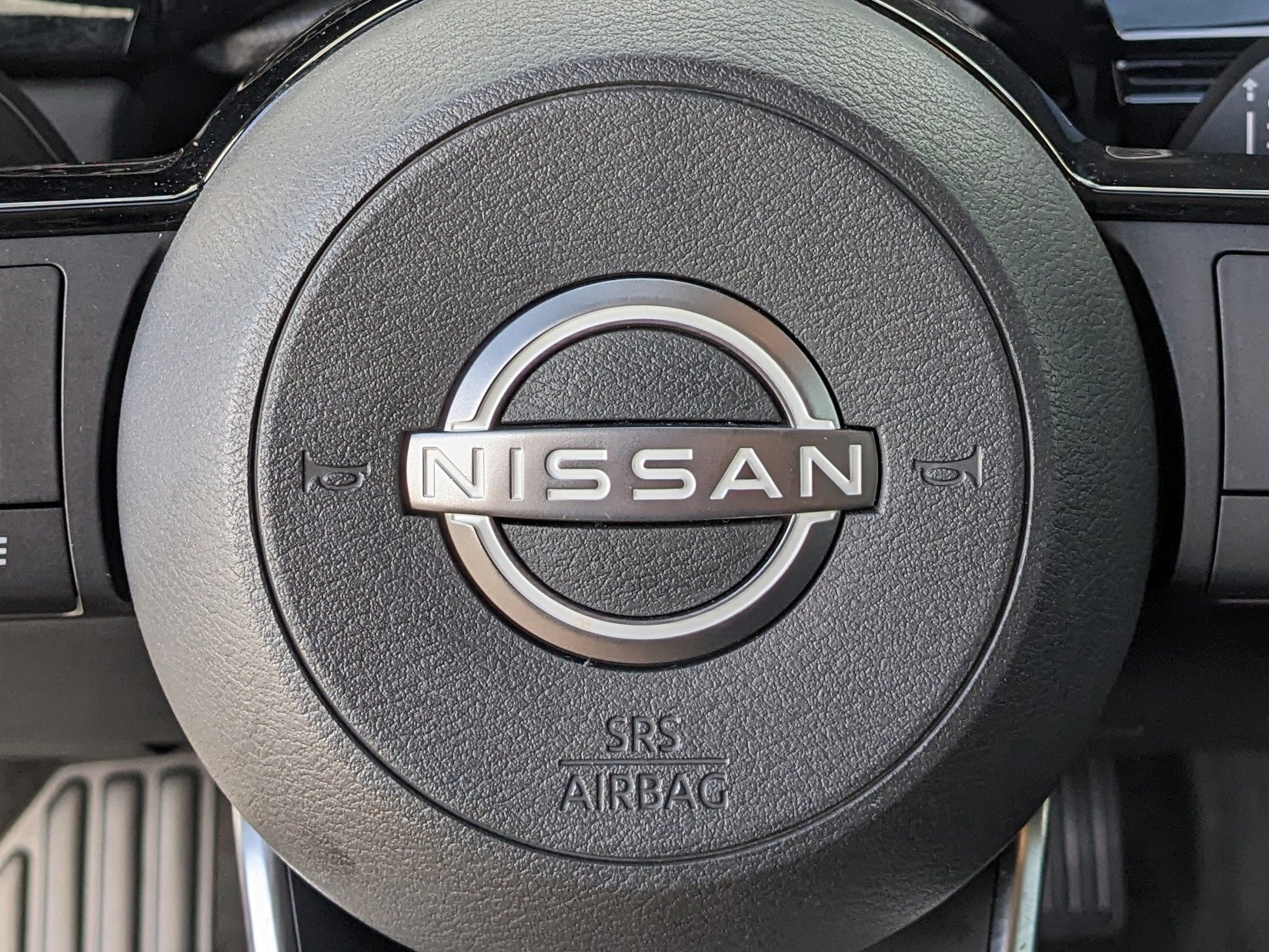 Used 2024 Nissan Pathfinder SL w/ Black Appearance Package image 39