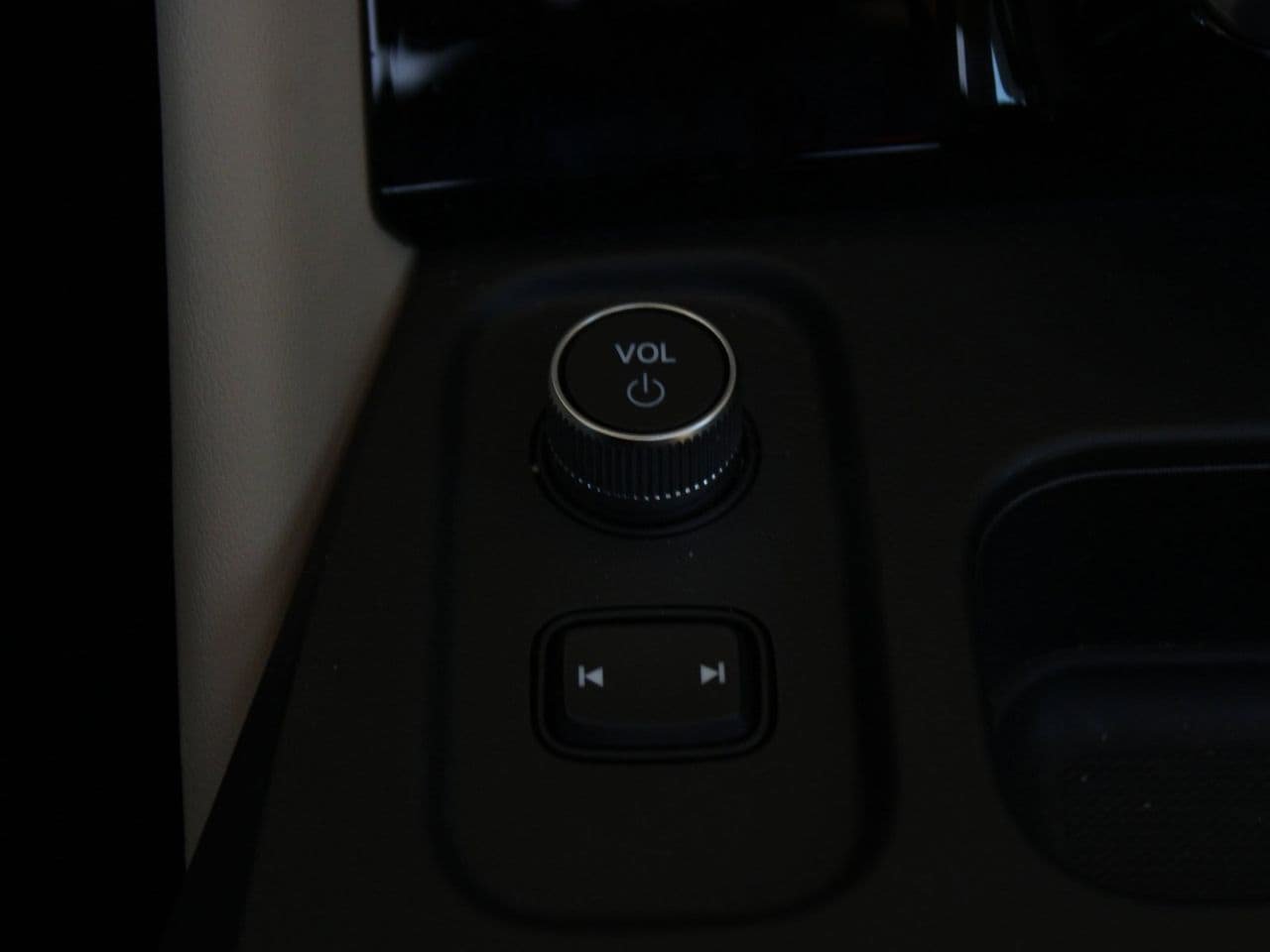 Certified 2025 Acura MDX FWD w/ Technology Package image 36