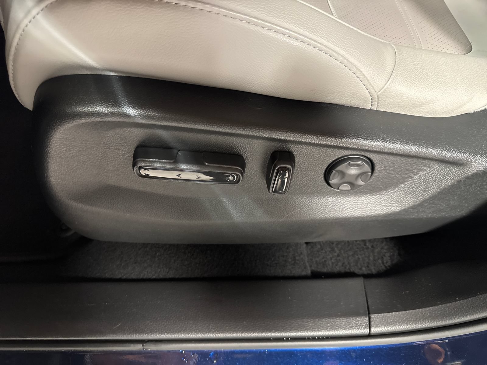 Used 2020 Honda CR-V Touring image 11