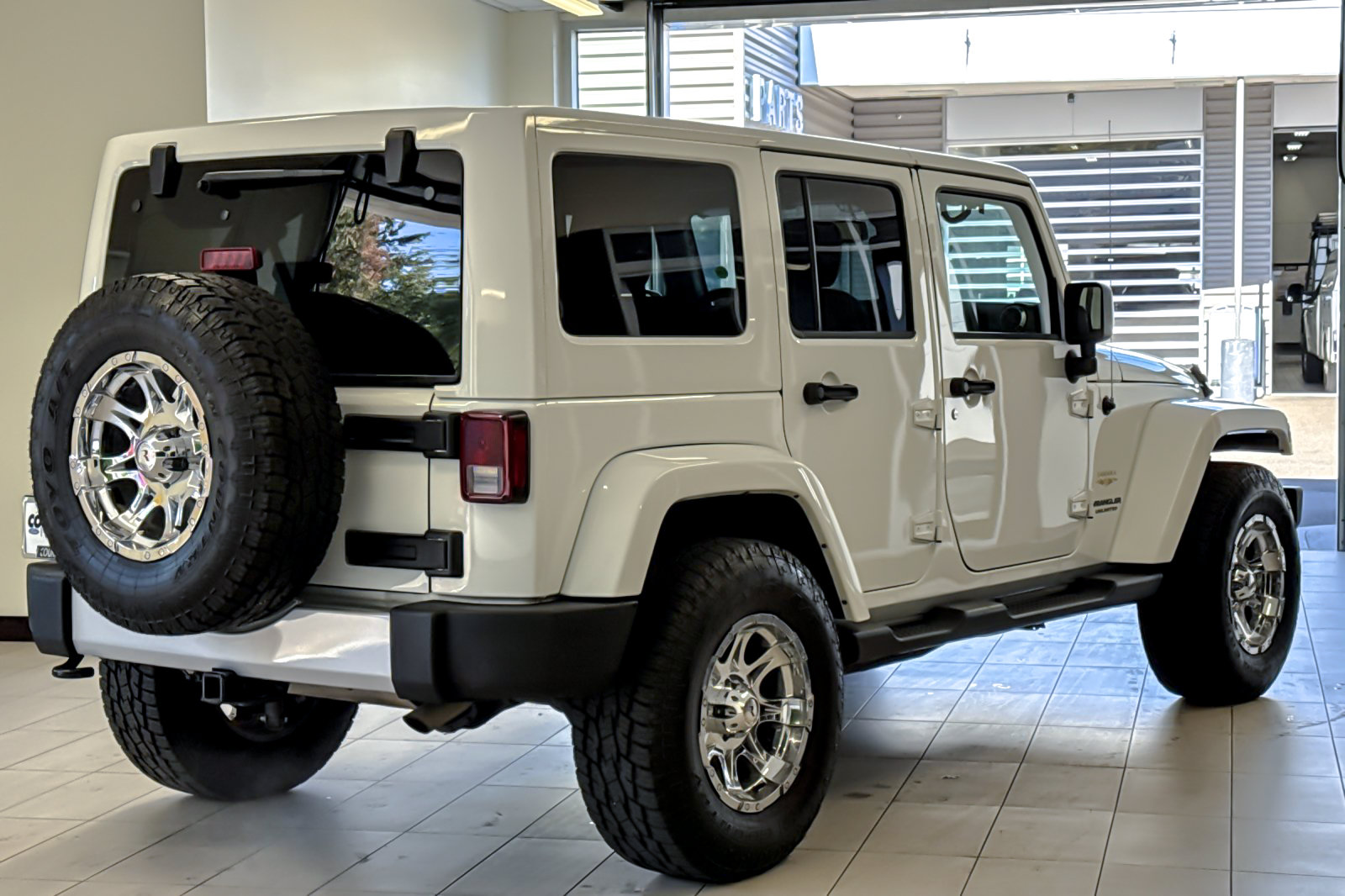 Used 2015 Jeep Wrangler Unlimited Sahara w/ Connectivity Group AWD/4WD image 4