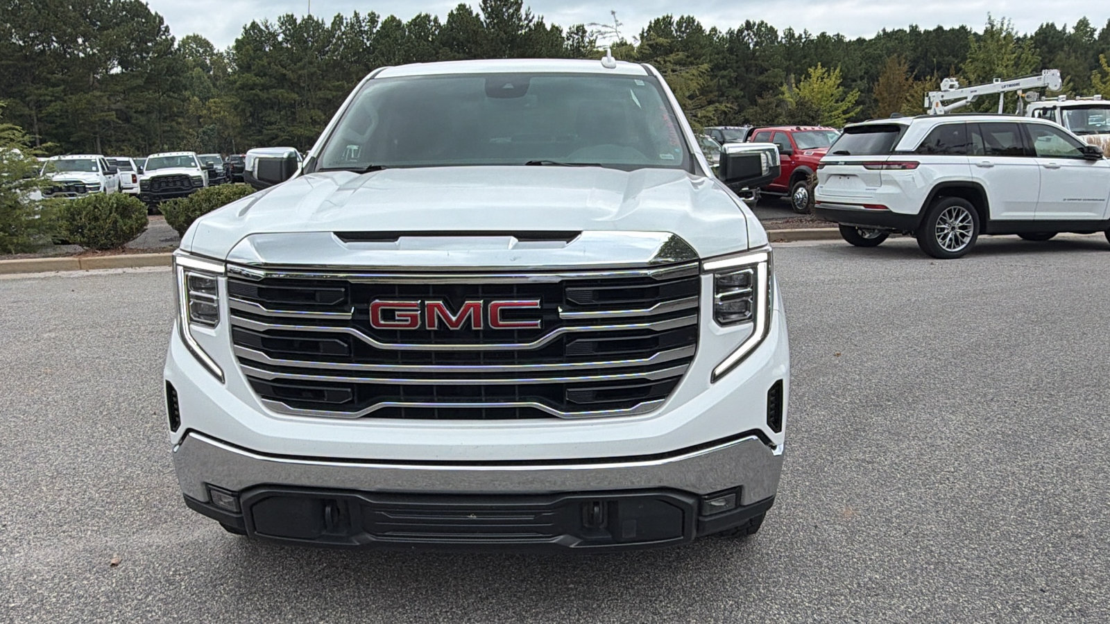 Used 2025 GMC Sierra 1500 SLT AWD/4WD image 3