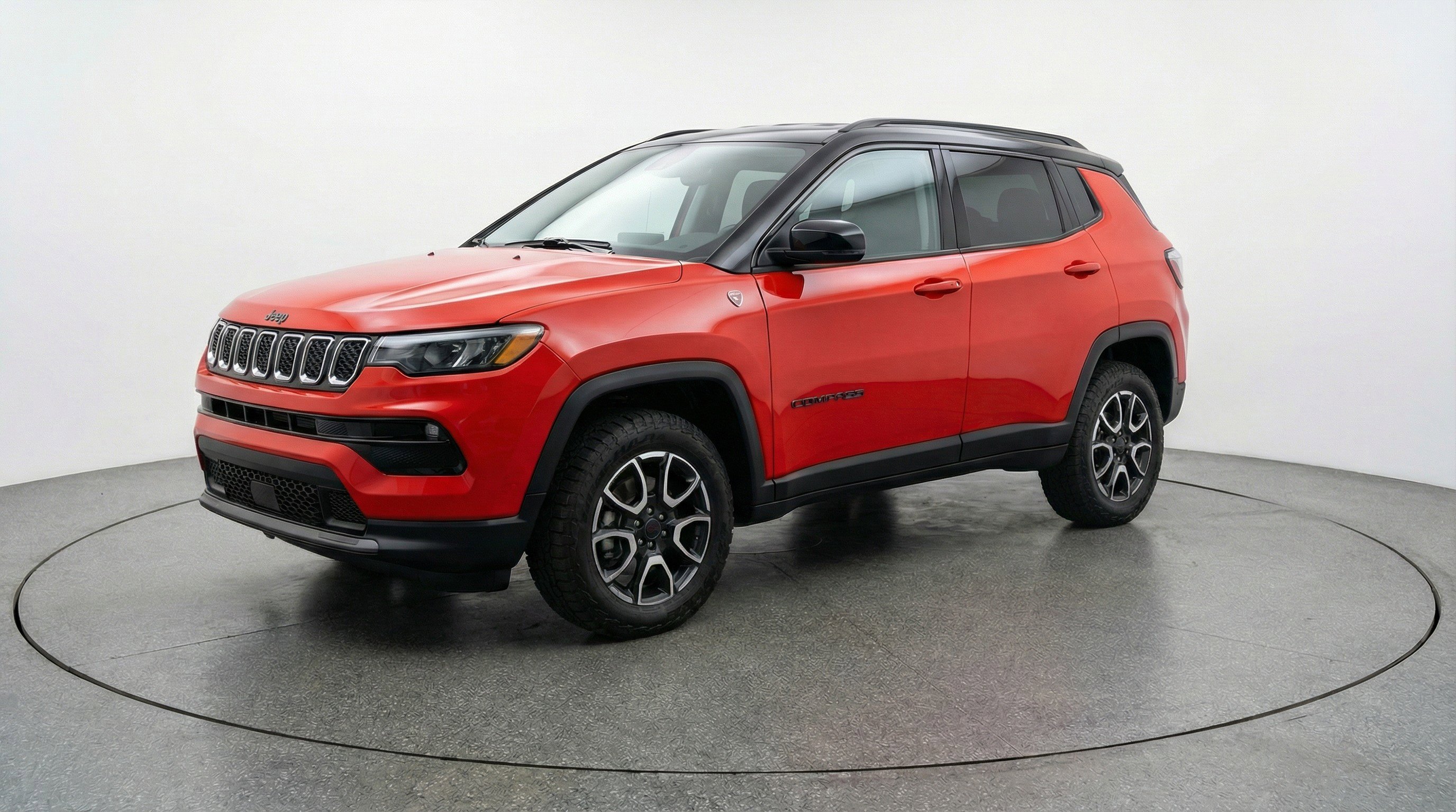 Used 2025 Jeep Compass Trailhawk AWD/4WD image 3