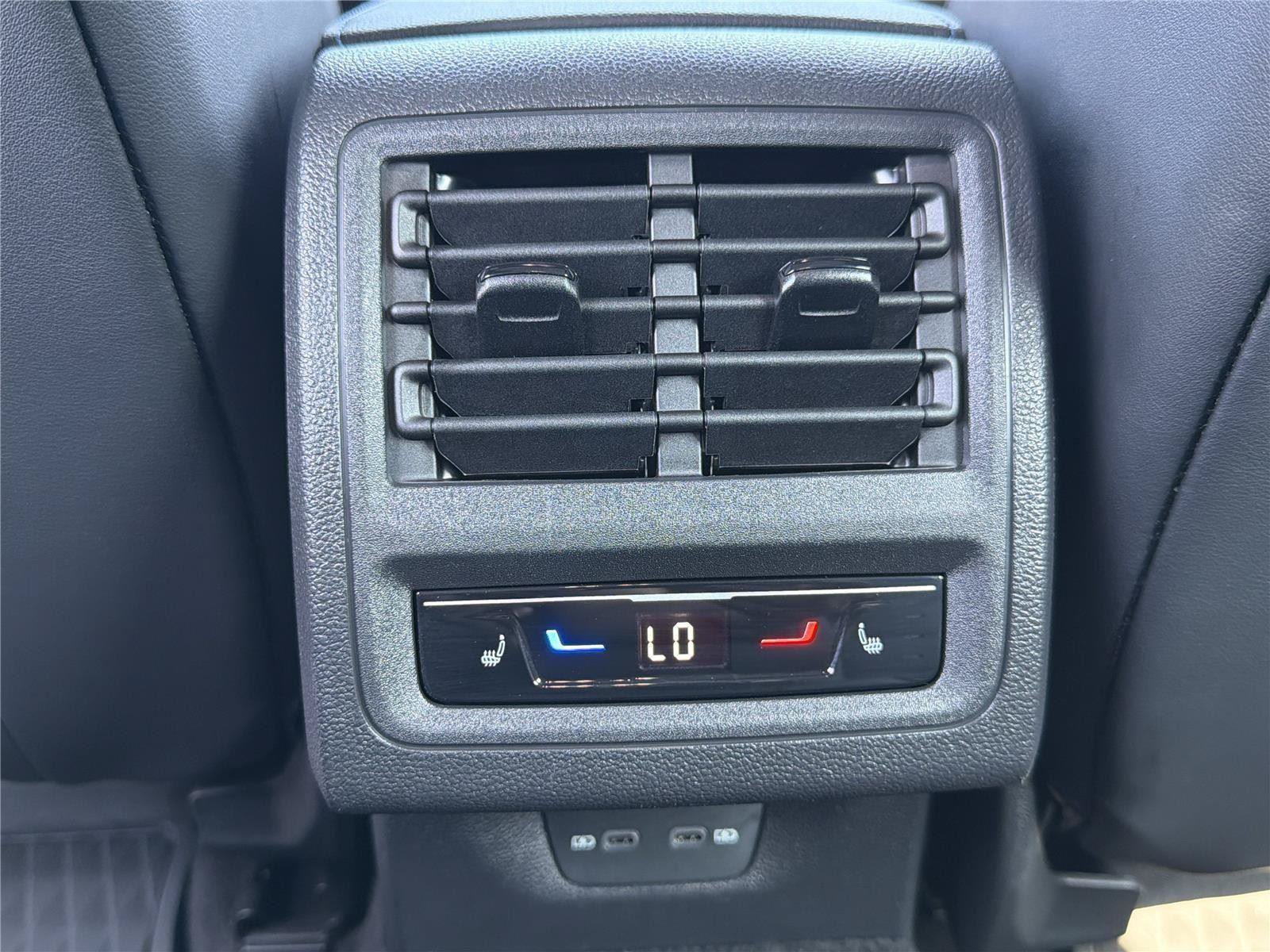 Used 2024 Volkswagen Golf R AWD/4WD image 26