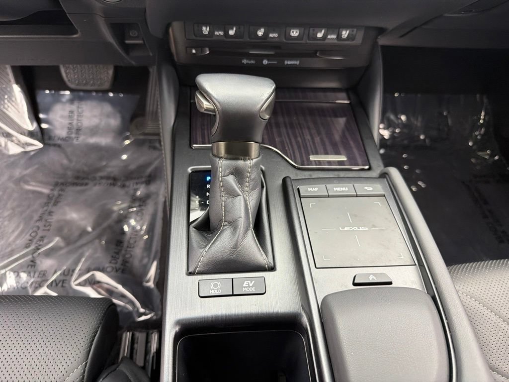 Used 2020 Lexus ES 300h w/ Luxury Package FWD image 16