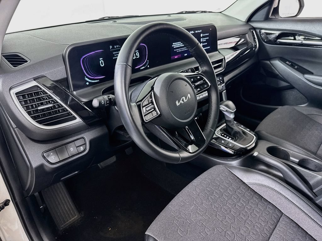 Used 2025 Kia Seltos S AWD/4WD image 9