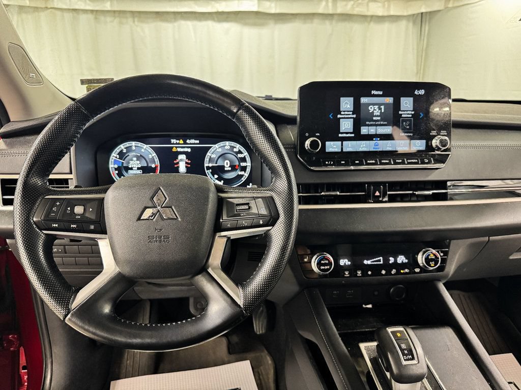 Used 2022 Mitsubishi Outlander 4WD SE image 14