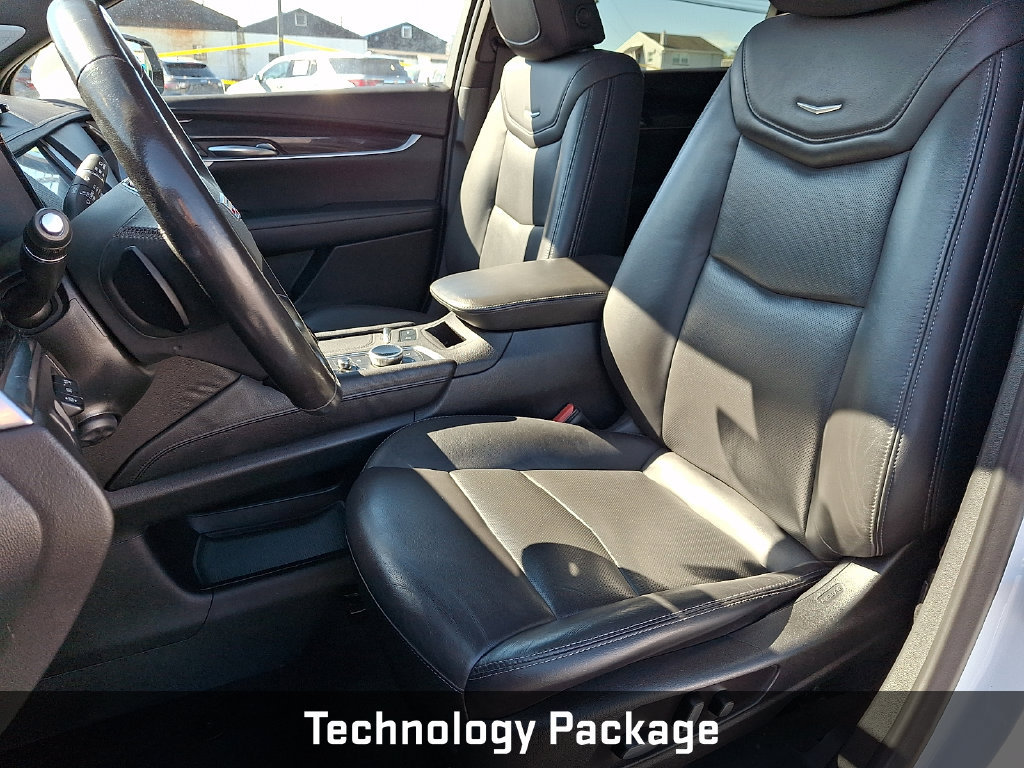Used 2022 Cadillac XT5 Premium Luxury w/ Technology Package AWD/4WD image 16