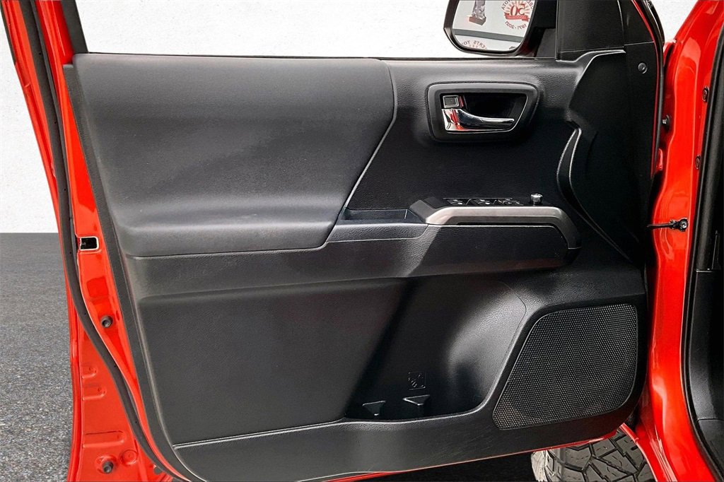 Used 2017 Toyota Tacoma TRD Off-Road image 18