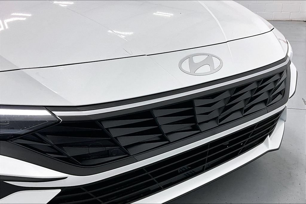 Used 2026 Hyundai Elantra SE FWD image 26
