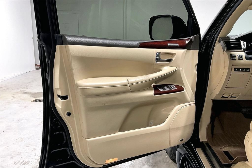 Used 2013 Lexus LX 570 4WD w/ Luxury Pkg image 22