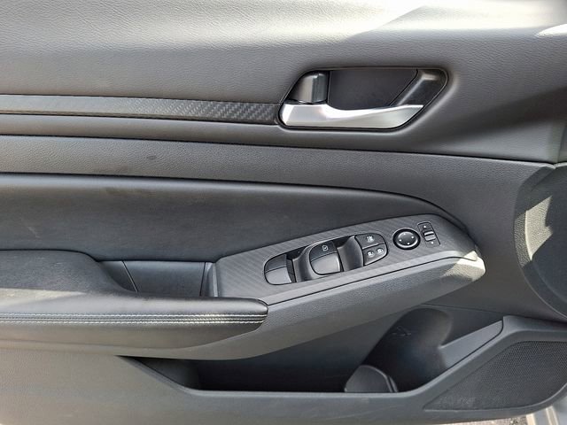 Used 2024 Nissan Altima 2.5 SV image 15