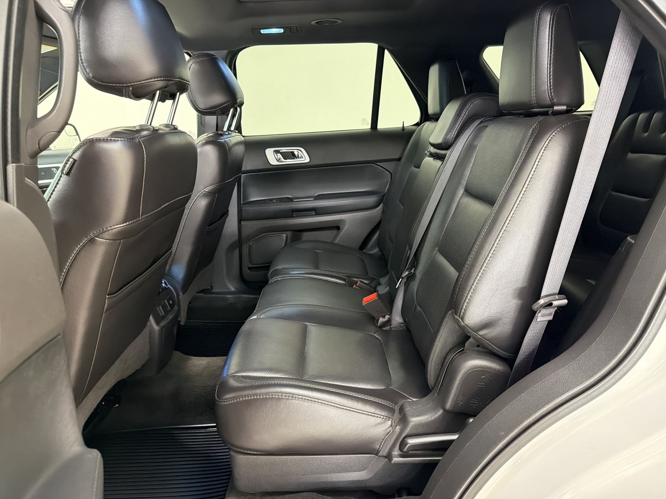 Used 2014 Ford Explorer Limited w/ Equipment Group 301A AWD/4WD image 23